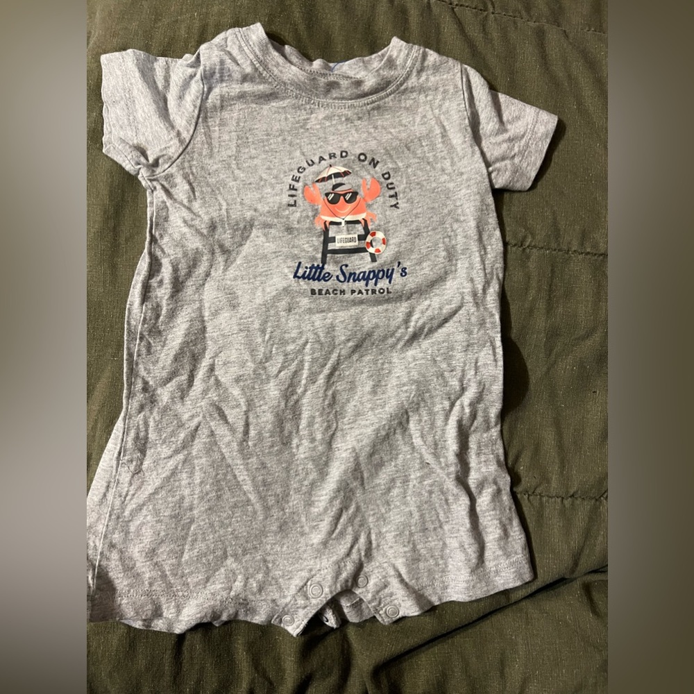 Carter’s 18 months jumper with snaps